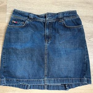 Vintage Tommy Hilfiger Y2K  denim skirt
( approx 29 inch waist)